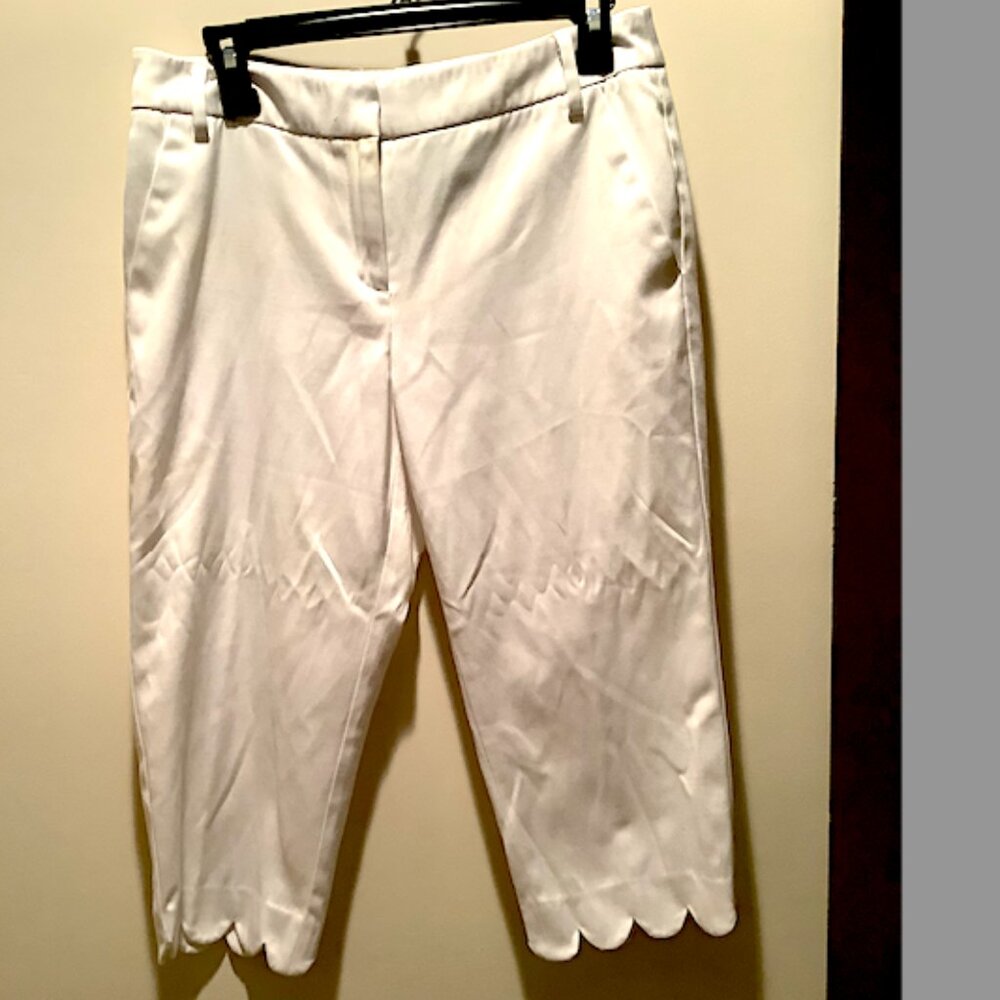 New Directions White cotton crop Pants  with scalloped hem, Size 8P